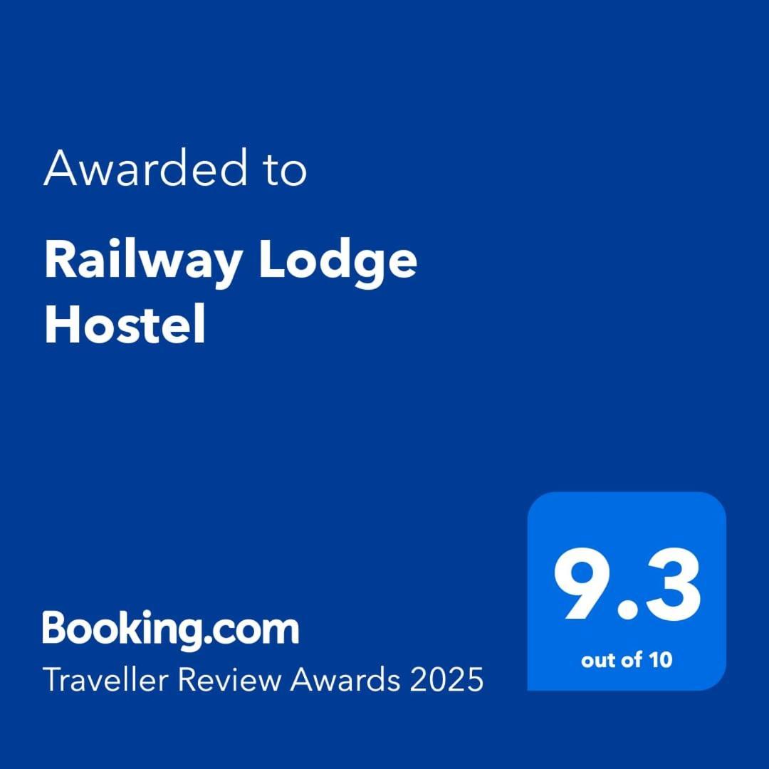 האטון Railway Lodge Hostel מראה חיצוני תמונה